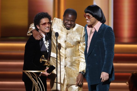 Grammy 2022: Silk Sonic, Jon Batiste e Olivia Rodrigo i più premiati. Zelensky lancia un messaggio al mondo